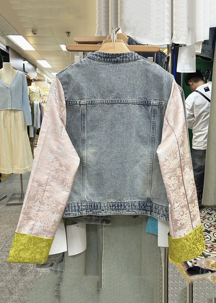 Well Tailored Coat with a Graceful Silhouette