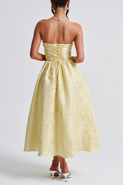 Well Tailored Dress with a Graceful Silhouette