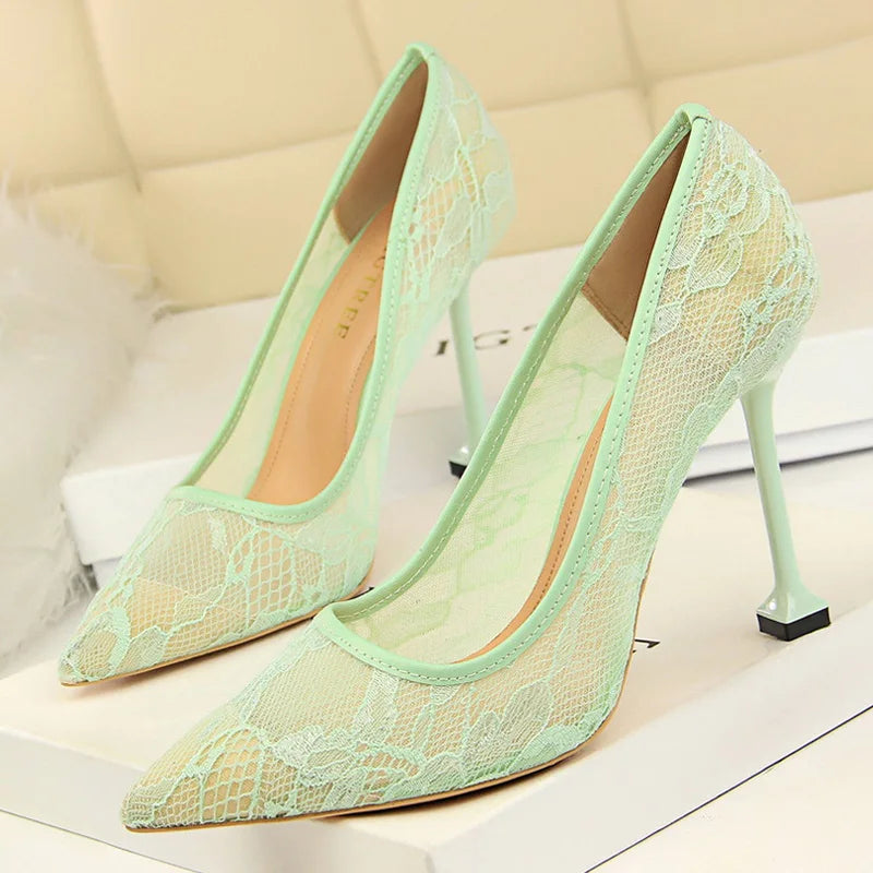Classic Vintage Heels with a Flattering Fit