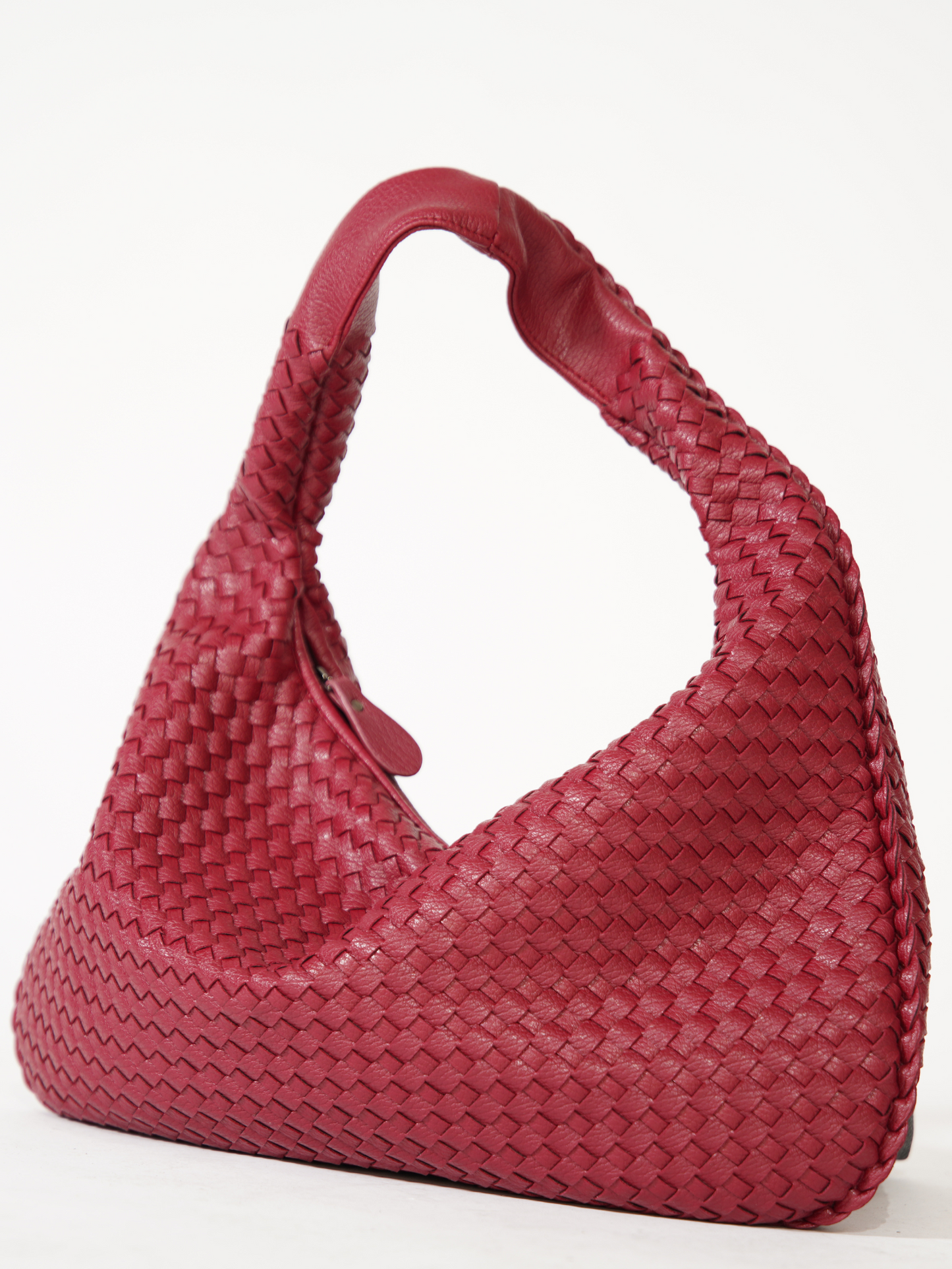 Gracefully Styled Bag for Any Occasion