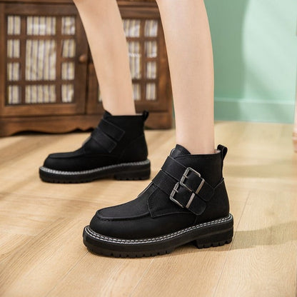 Effortlessly Elegant Boots with a Timeless Design