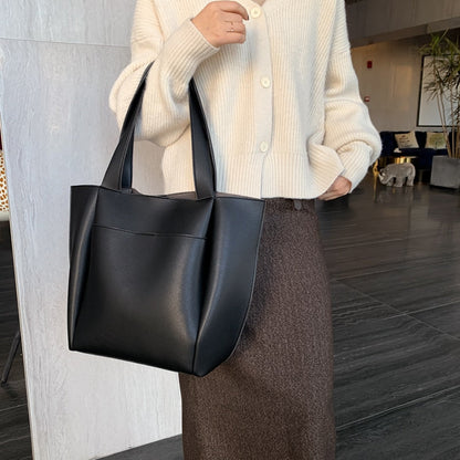 Beautifully Finished Bag in a Timeless Design