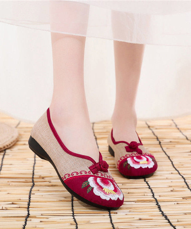 Well Tailored Shoes with a Graceful Silhouette