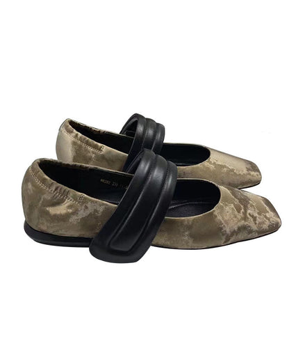 A Vintage Style Shoes with Delicate Timeless Details