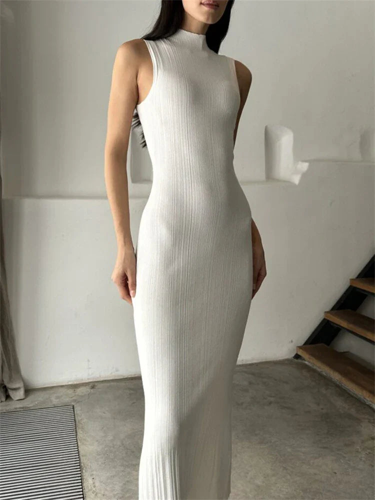 Effortlessly Elegant Dress with a Timeless Design