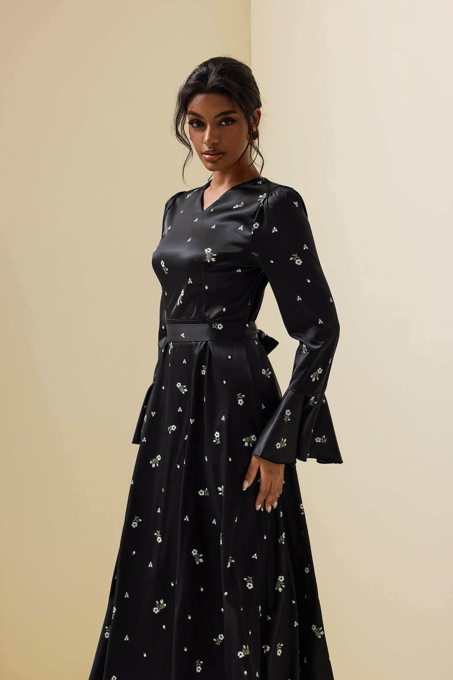 Classic Vintage Dress with a Flattering Fit