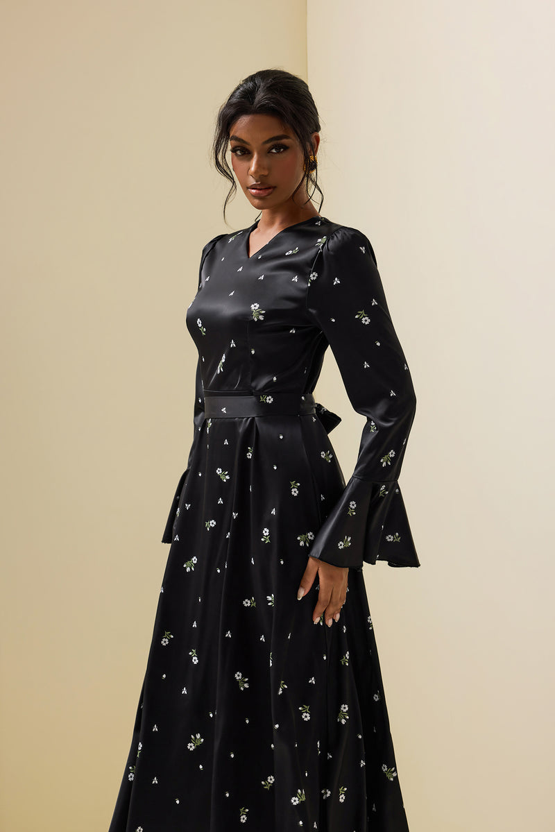 Classic Vintage Dress with a Flattering Fit