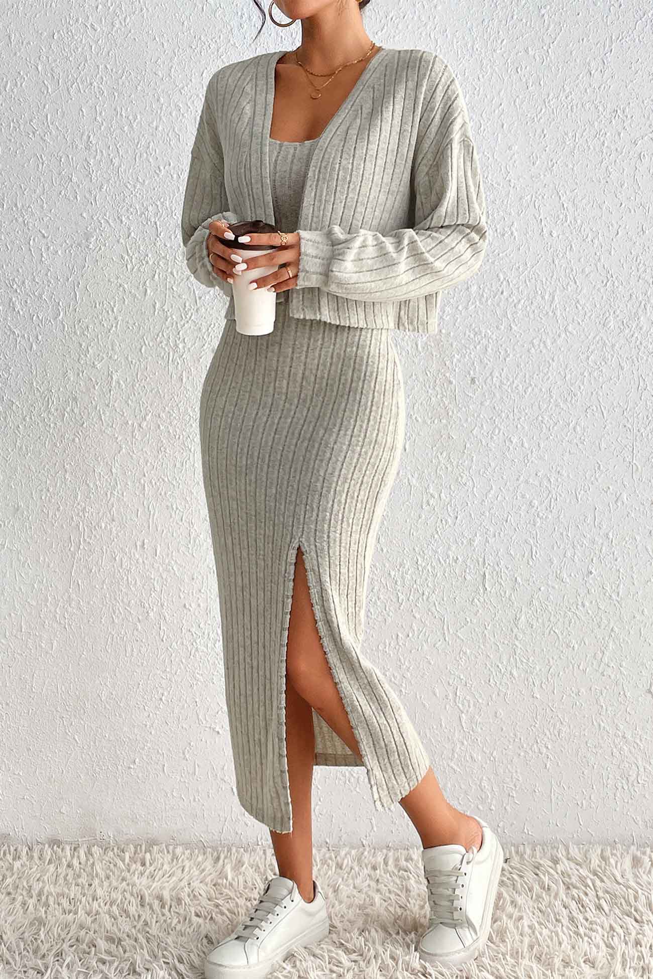 Well Tailored Cardigan with a Graceful Silhouette