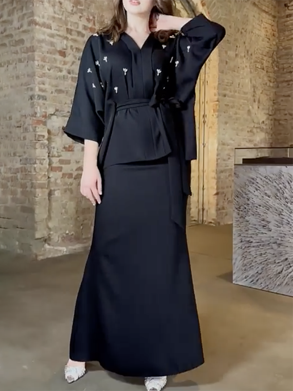 Classic Vintage Blouse with a Flattering Fit