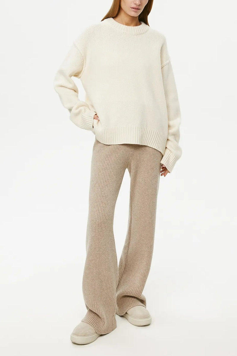 Well Tailored Sweater with a Graceful Silhouette