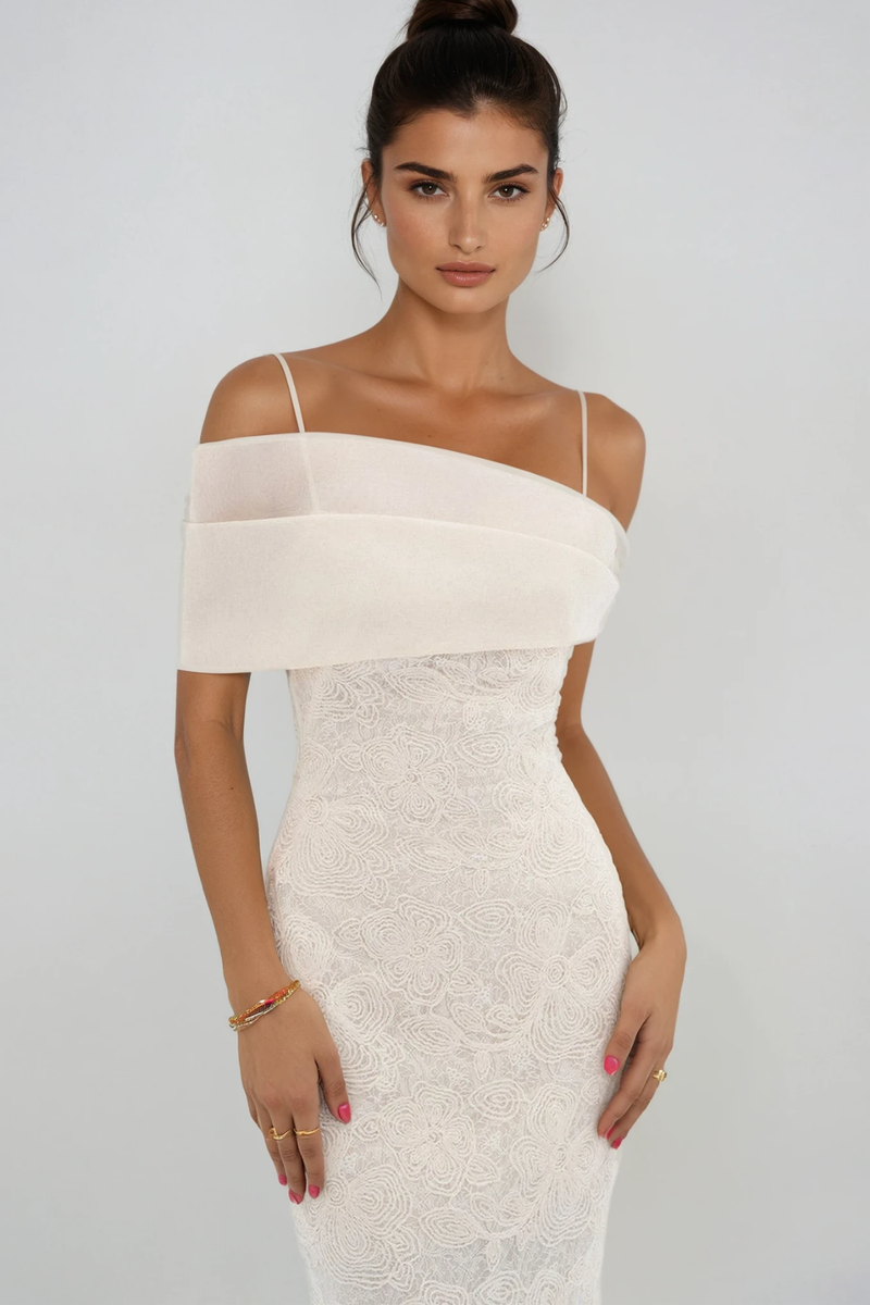 Gracefully Styled Dress for Any Occasion