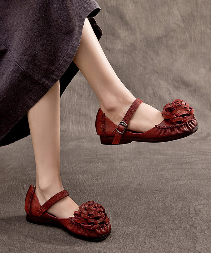 Effortlessly Elegant Shoes with a Timeless Design
