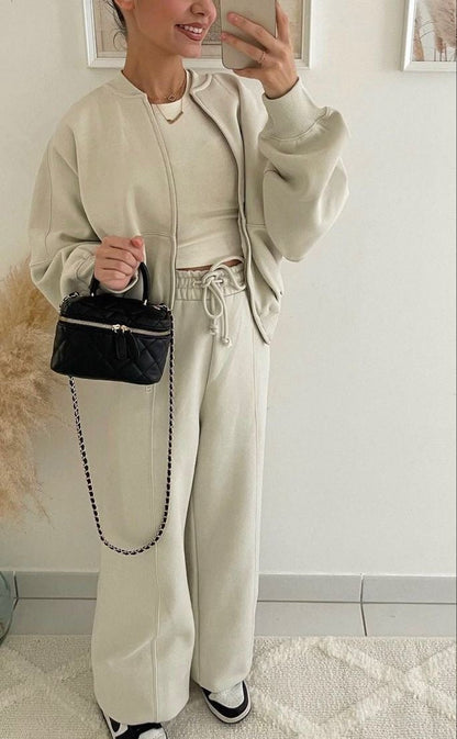 Effortlessly Elegant Garment with a Timeless Design