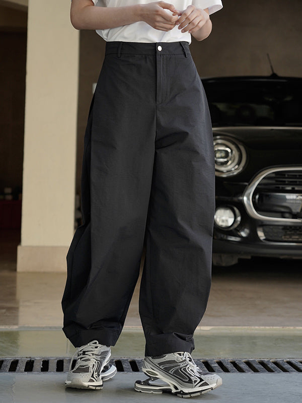Well Tailored Pants with a Graceful Silhouette