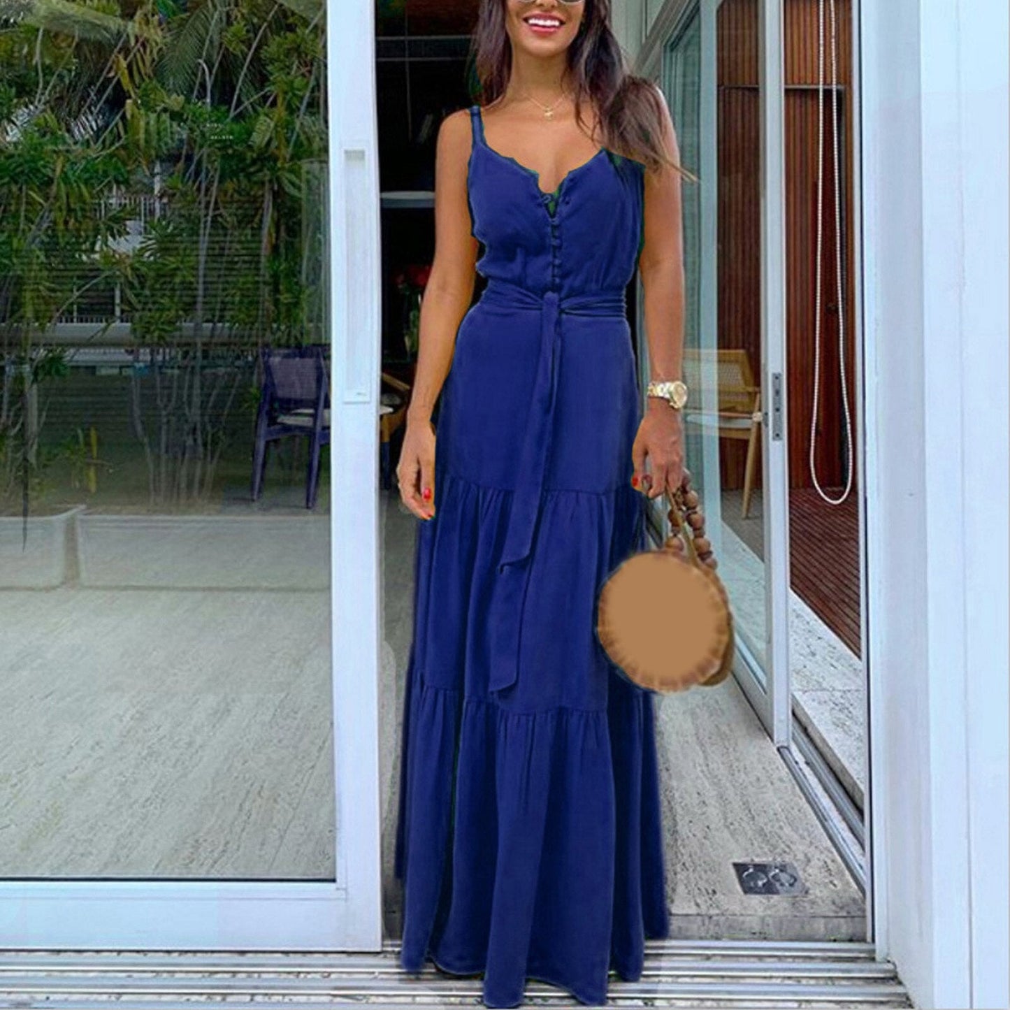 Beautifully Finished Dress in a Timeless Design