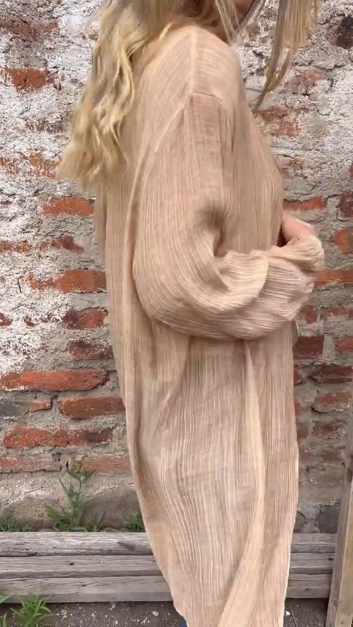 Well Tailored Cardigan with a Graceful Silhouette