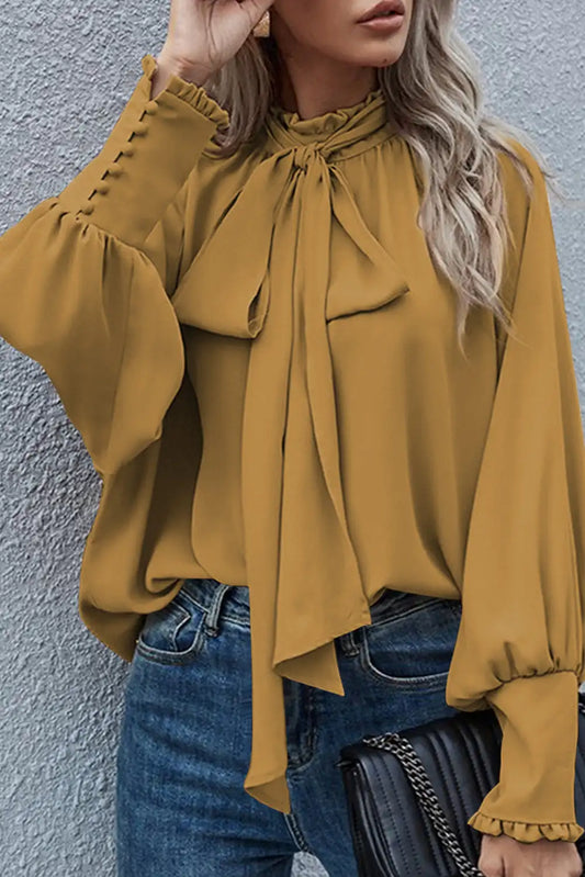 Well Tailored Blouse with a Graceful Silhouette