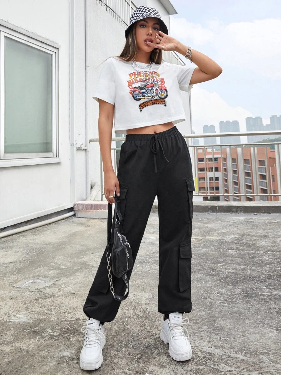Effortlessly Elegant Pants with a Timeless Design