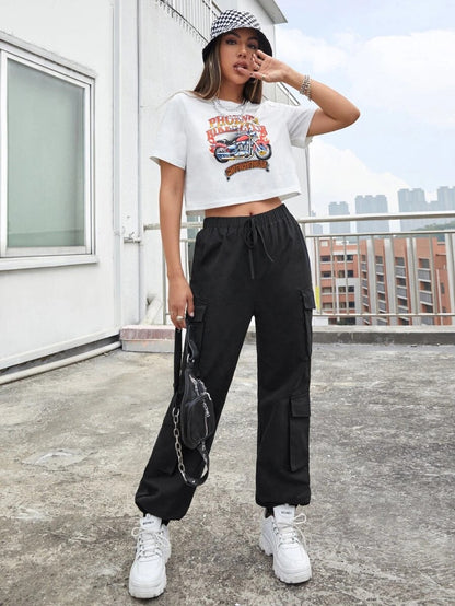 Effortlessly Elegant Pants with a Timeless Design