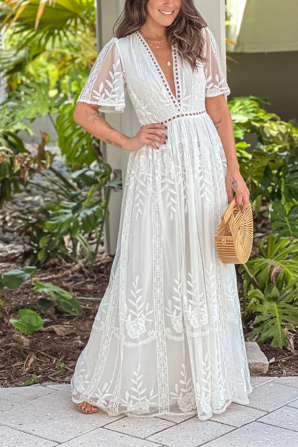 Beautifully Finished Dress in a Timeless Design