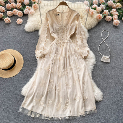 Effortlessly Elegant Dress with a Timeless Design