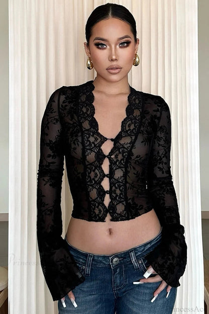 Effortlessly Elegant Blouse with a Timeless Design