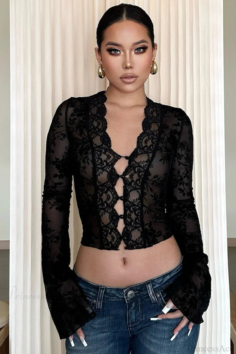 Effortlessly Elegant Blouse with a Timeless Design