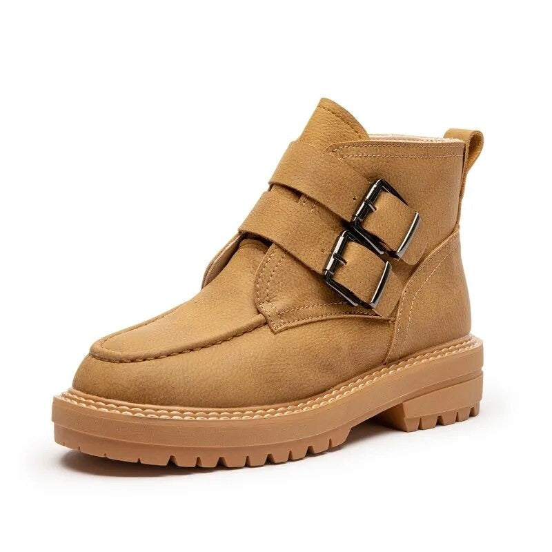 Effortlessly Elegant Boots with a Timeless Design