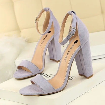 Classic Vintage Heels with a Flattering Fit