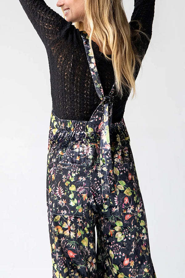 Gracefully Styled Garment for Any Occasion
