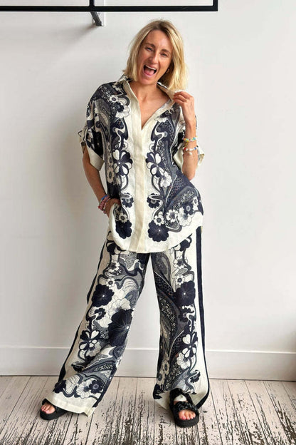 Effortlessly Elegant Pants with a Timeless Design