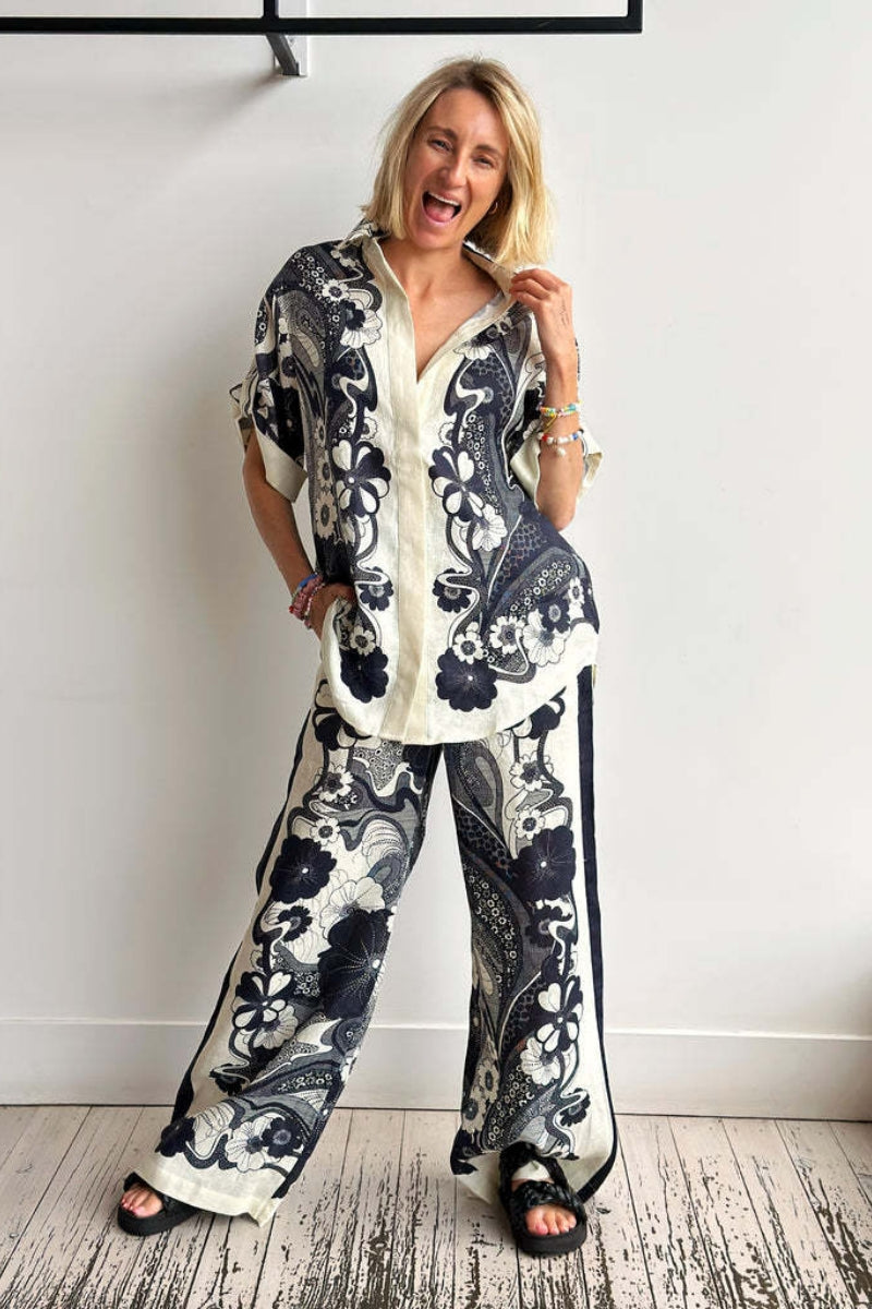 Effortlessly Elegant Pants with a Timeless Design