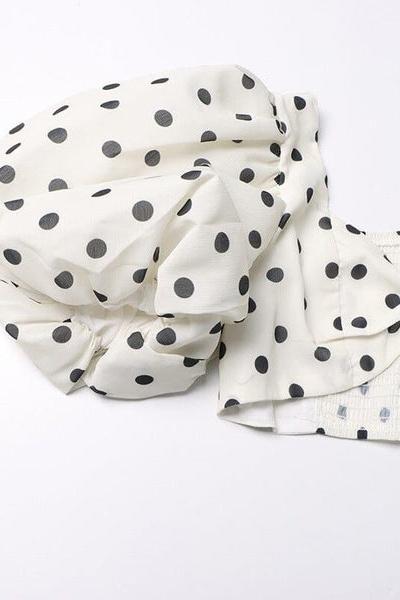 Effortlessly Elegant Garment with a Timeless Design