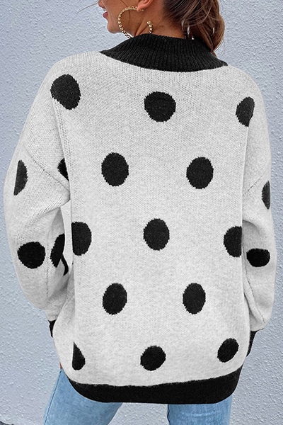 Well Tailored Sweater with a Graceful Silhouette