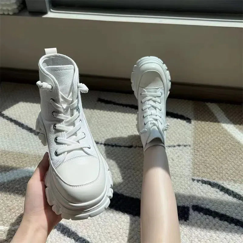 Beautifully Crafted Sneakers in a Classic Style