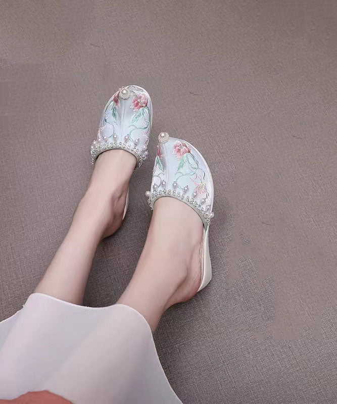 Classic Vintage Sandals with a Flattering Fit