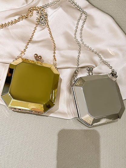 Well Tailored Bag with a Graceful Silhouette