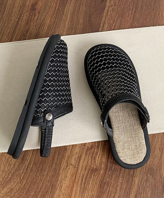 Well Tailored Sandals with a Graceful Silhouette