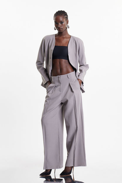Well Tailored Pants with a Graceful Silhouette