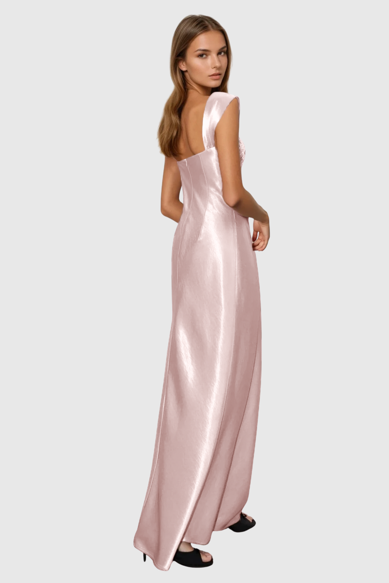 Well Tailored Dress with a Graceful Silhouette