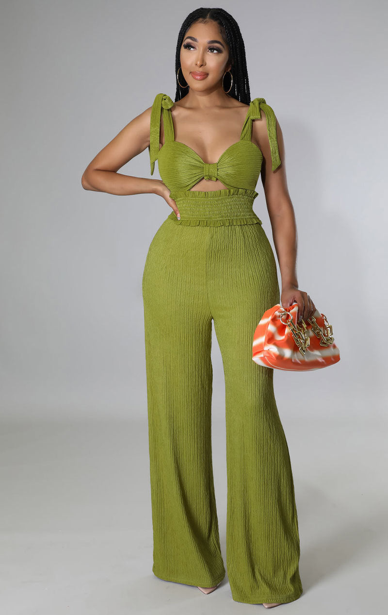 Effortlessly Elegant Pants with a Timeless Design