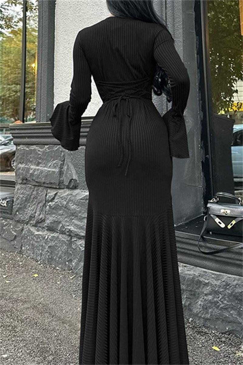 Beautifully Finished Dress in a Timeless Design