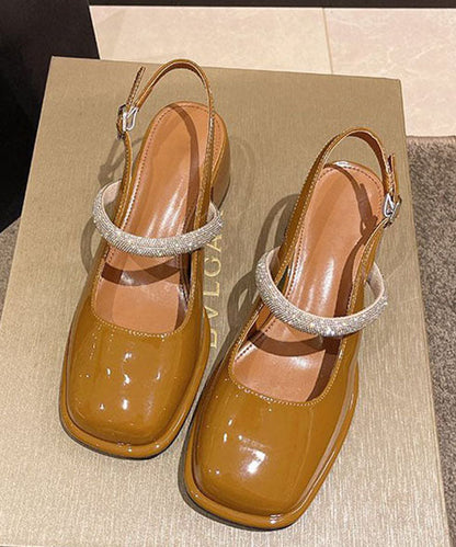 Well Tailored Sandals with a Graceful Silhouette