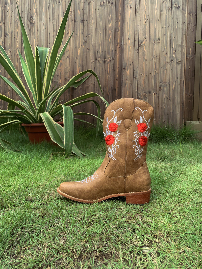 Beautifully Finished Boots in a Timeless Design