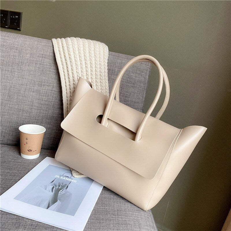Well Tailored Bag with a Graceful Silhouette