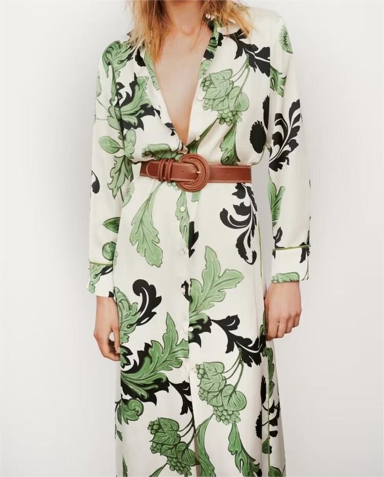 Classic Vintage Dress with a Flattering Fit