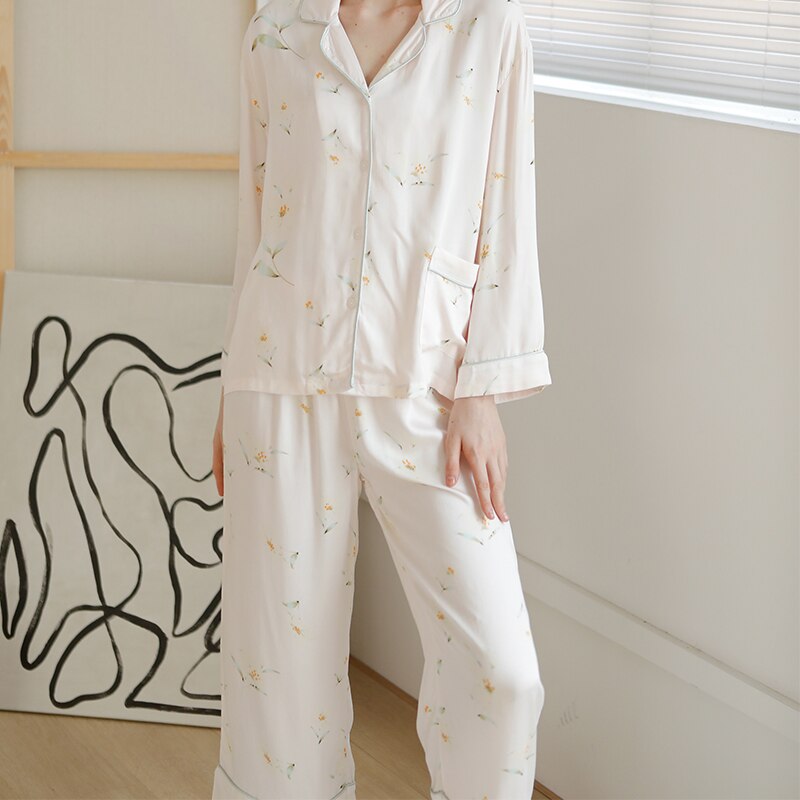 Classic Vintage Cardigan with a Flattering Fit