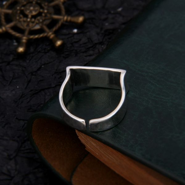 Well Tailored Garment with a Graceful Silhouette
