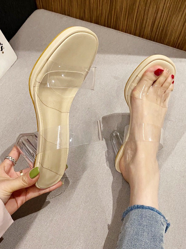 Well Tailored Sandals with a Graceful Silhouette