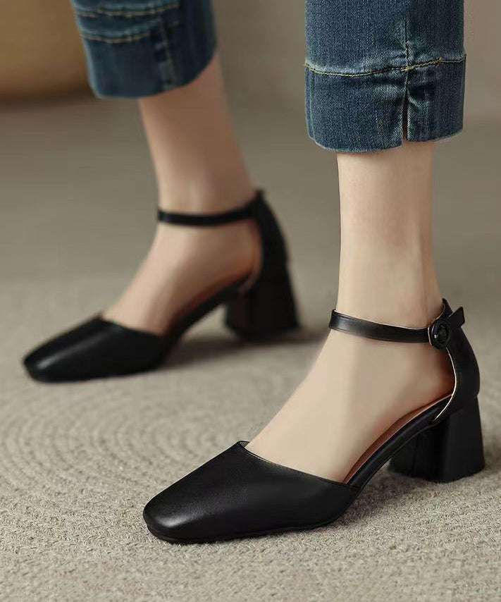 Effortlessly Elegant Heels with a Timeless Design